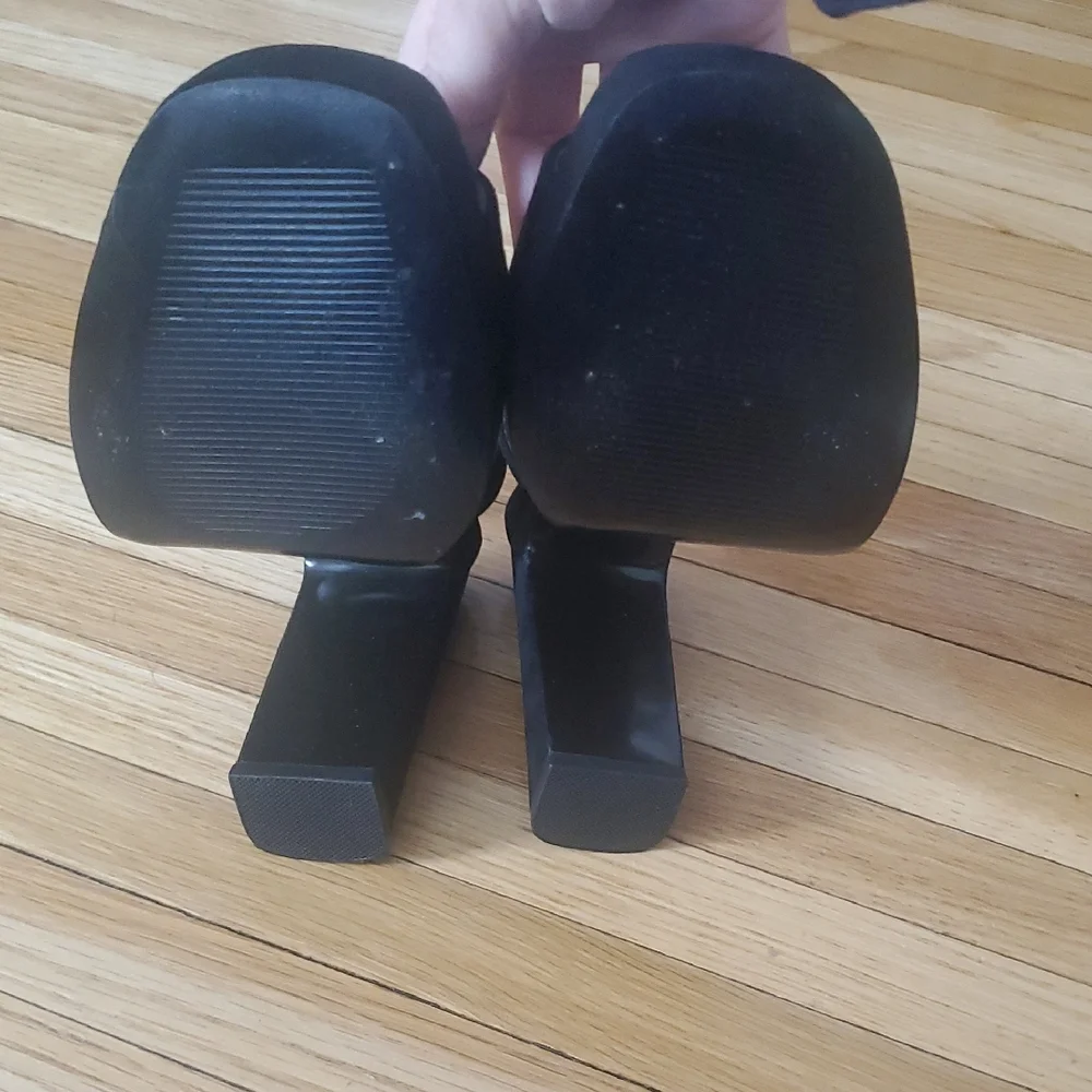 Steve Madden Black Block Heel Sandals - Picture 5 of 11